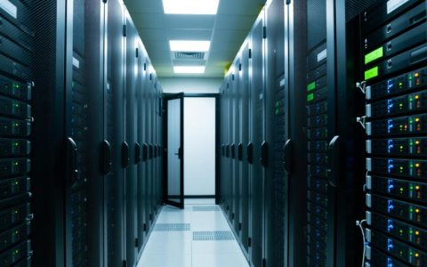 如何高效组织web服务器资源以提升网站性能与安全性？
