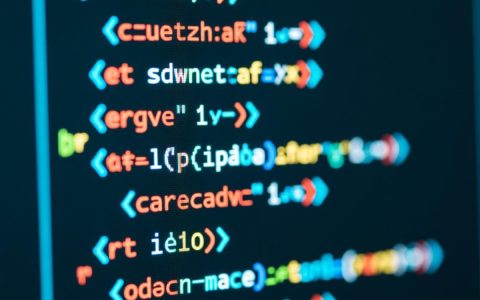 报错非静态方法？实例化对象或添加static修饰符解决？