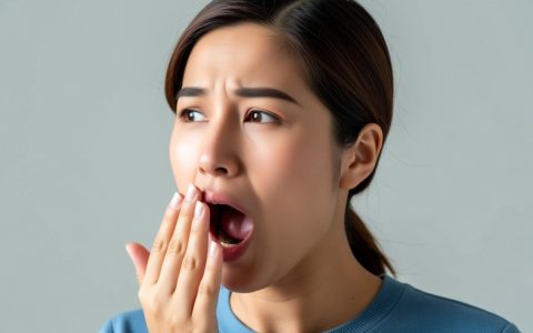 突然无法说话是什么原因导致的紧急情况？