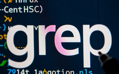 CentOS系统中，grep命令使用方法及与哪个命令类似？